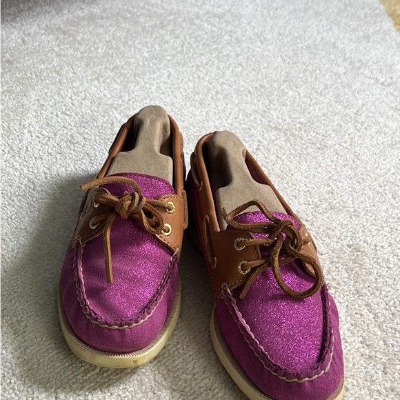 Size 7.5 sparkly magenta sperry topsiders - Picture 2 of 3